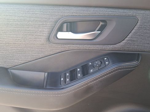 Used 2023 Nissan Rogue SV FWD image 17