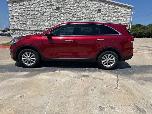 Used 2016 Kia Sorento FWD w/ LX Convenience Package image 2