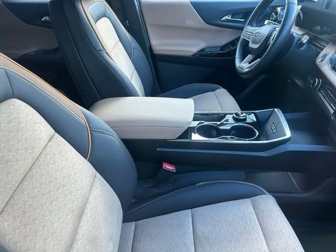 Used 2025 Chevrolet Equinox ACTIV w/ Safety and Technology Package AWD/4WD image 7