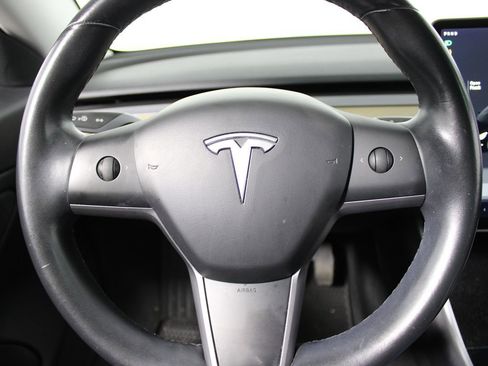 Used 2019 Tesla Model 3 Standard Range Plus image 12