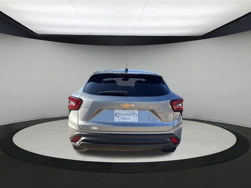 New 2026 Chevrolet Trax LS w/ LS Convenience Package FWD image 4