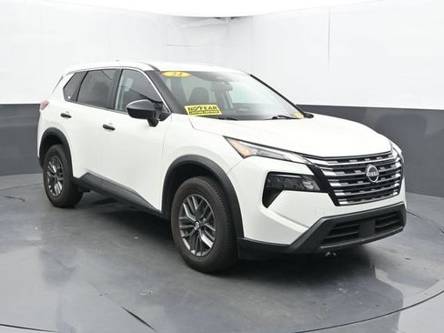 Used 2024 Nissan Rogue S FWD image 6