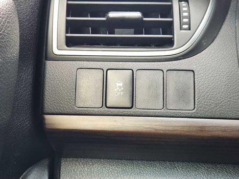 Used 2015 Toyota Camry LE image 22