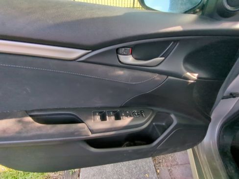 Used 2018 Honda Civic EX image 8