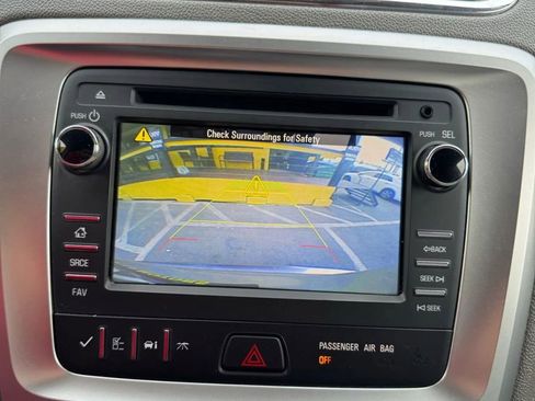 Used 2015 GMC Acadia SLE image 17