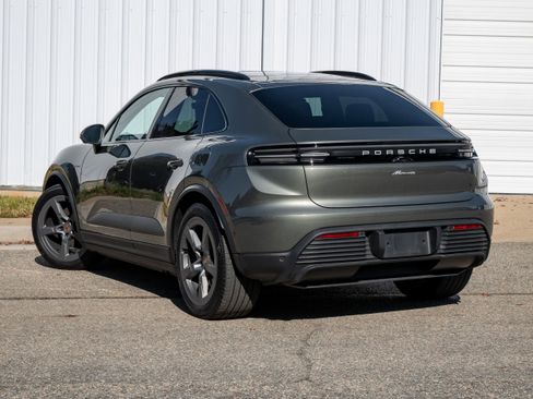 Used 2025 Porsche Macan Electric image 3