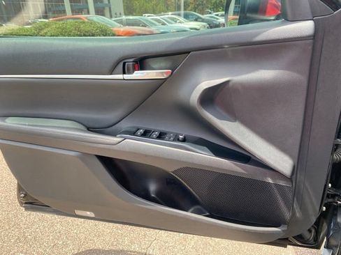 Used 2020 Toyota Camry XLE w/ Sunroof Package FWD image 21