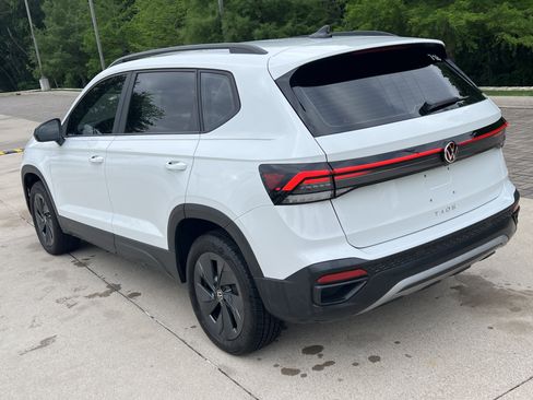 Certified 2025 Volkswagen Taos S image 8