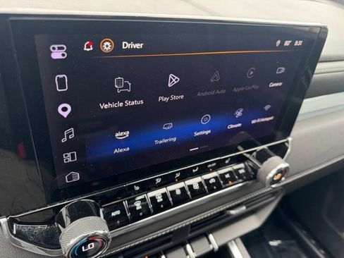 Used 2025 Chevrolet Colorado LT w/ Advanced Trailering Package AWD/4WD image 2