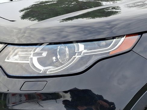 Used 2019 Land Rover Discovery Sport HSE image 29