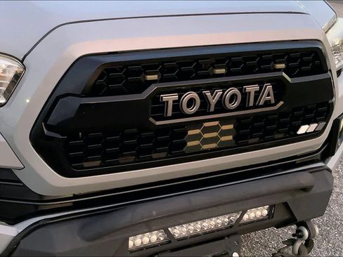 Used 2018 Toyota Tacoma TRD Sport w/ Technology Package AWD/4WD image 29