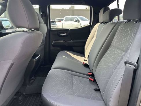Used 2018 Toyota Tacoma TRD Off-Road AWD/4WD image 15