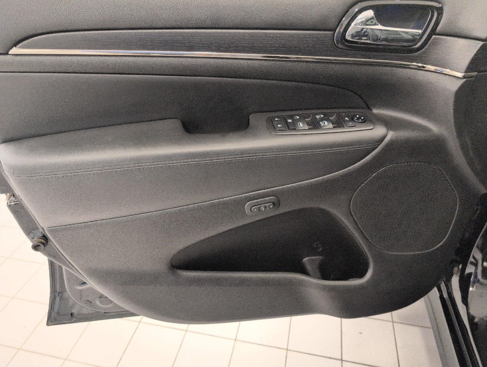 Used 2021 Jeep Grand Cherokee Overland AWD/4WD image 26