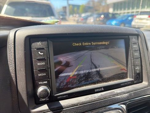 Used 2014 Chrysler Town & Country Touring-L w/ Driver Convenience Group image 25