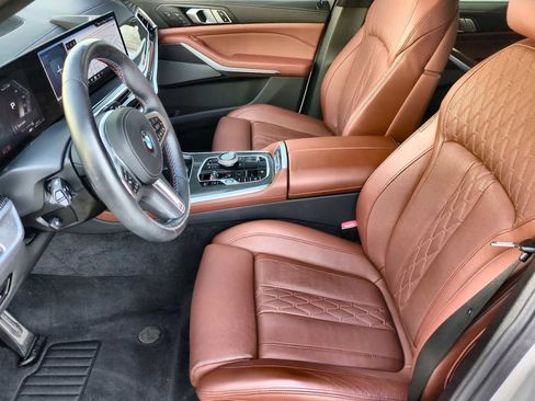Used 2025 BMW X7 M60i image 16