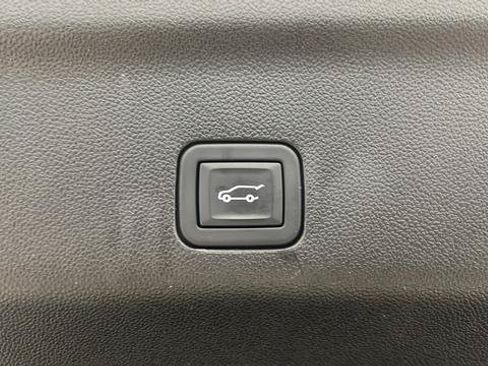 Used 2023 GMC Yukon XL Denali Ultimate AWD/4WD image 31