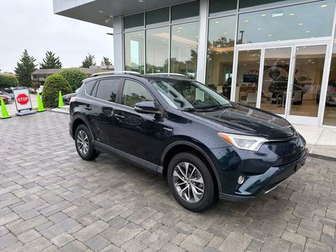 Used 2017 Toyota RAV4 XLE w/ All Weather Liner Package AWD/4WD image 5
