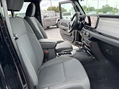 Certified 2025 Jeep Wrangler Unlimited Sahara w/ Safety Group AWD/4WD image 30