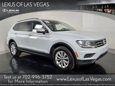 Used 2018 Volkswagen Tiguan SE w/ Panoramic Sunroof Package image 1