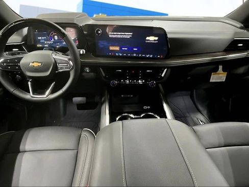 New 2026 Chevrolet Suburban Premier AWD/4WD image 5