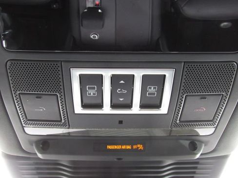 Used 2023 Land Rover Discovery S R-Dynamic AWD/4WD image 31