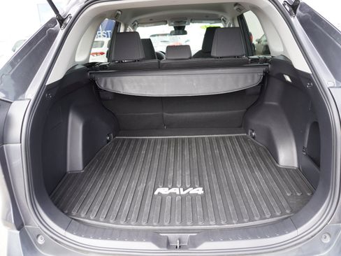 Used 2024 Toyota RAV4 LE AWD/4WD image 11