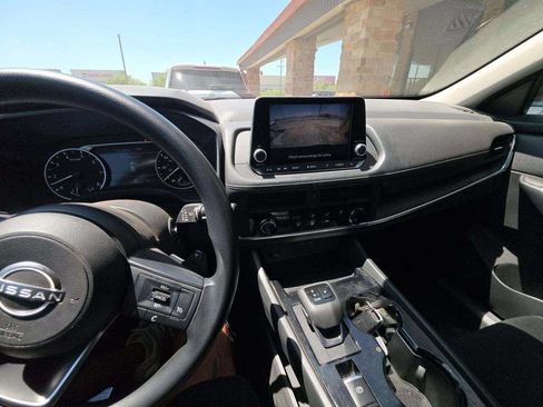 Used 2024 Nissan Rogue S FWD image 15