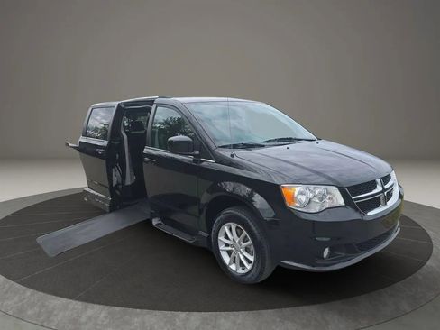 Used 2019 Dodge Grand Caravan SXT FWD image 1