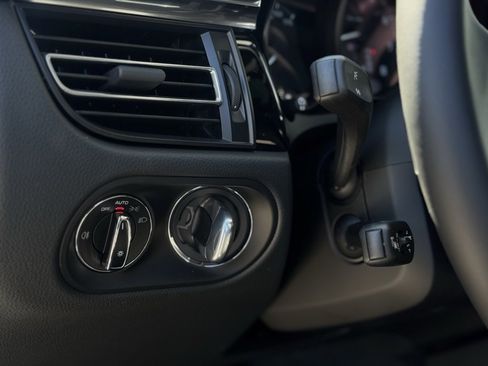 Used 2025 Porsche Macan image 38