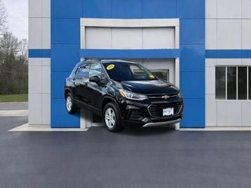 Used 2021 Chevrolet Trax LT w/ Driver Confidence Package image 2