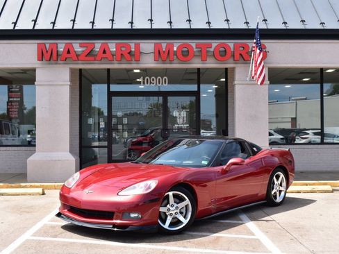 Used 2005 Chevrolet Corvette Coupe w/ Preferred Equipment Group RWD image 2