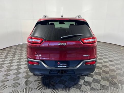 Used 2017 Jeep Cherokee Latitude w/ Cold Weather Group AWD/4WD image 6