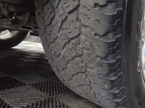 Used 2011 Chevrolet Avalanche LTZ image 35