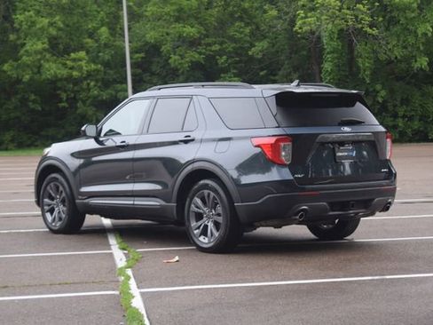 Used 2022 Ford Explorer XLT w/ Equipment Group 202A AWD/4WD image 24