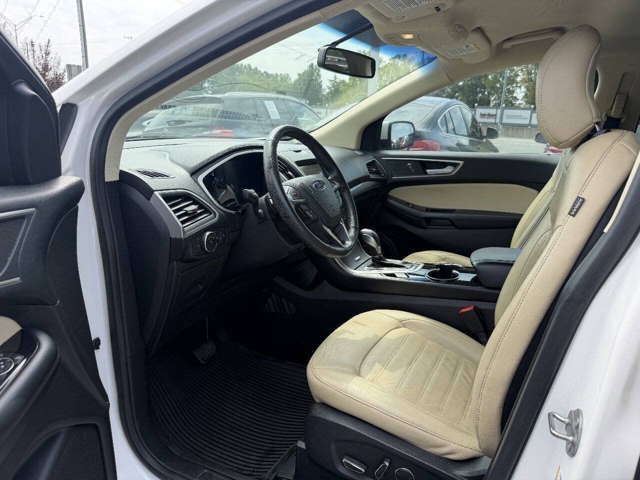 Used 2017 Ford Edge SEL w/ Equipment Group 201A FWD image 8