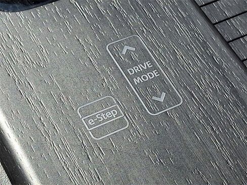 Used 2024 Nissan Ariya FWD image 25