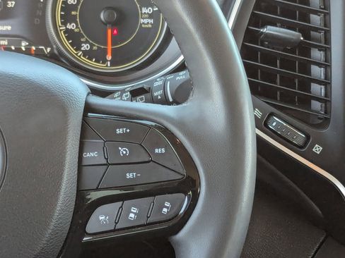 Used 2023 Jeep Cherokee Altitude Lux image 24