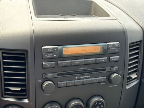 Used 2004 Nissan Titan SE image 16
