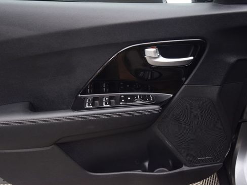 Used 2022 Kia Niro Touring Special Edition FWD image 28