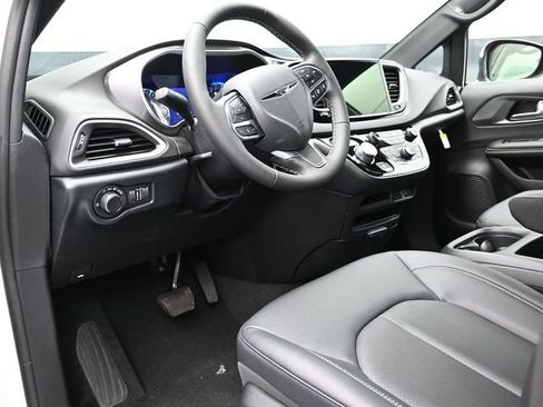 New 2026 Chrysler Voyager LX FWD image 24