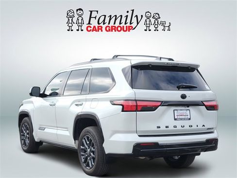 Used 2025 Toyota Sequoia Platinum image 3