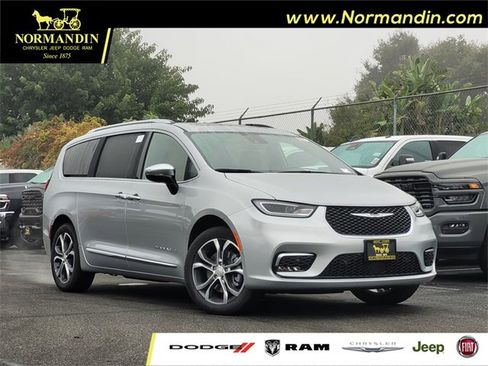 New 2026 Chrysler Pacifica Pinnacle w/ Trailer Tow Group image 1