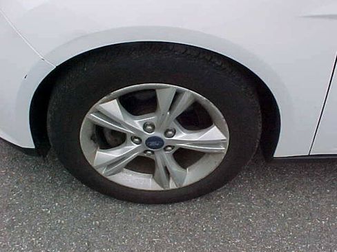 Used 2013 Ford Focus SE FWD image 29