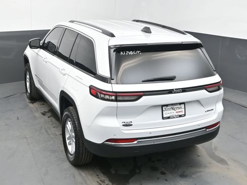 Used 2023 Jeep Grand Cherokee Laredo AWD/4WD image 35