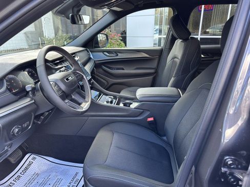 New 2025 Jeep Grand Cherokee Laredo X w/ Luxury Tech Group I image 2