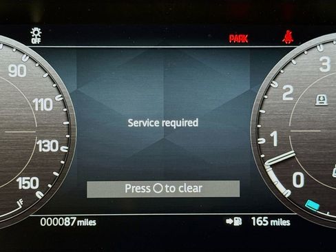 Used 2024 Land Rover Defender 110 SE image 11