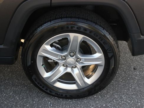 Used 2023 Jeep Compass Latitude w/ Convenience Group AWD/4WD image 34