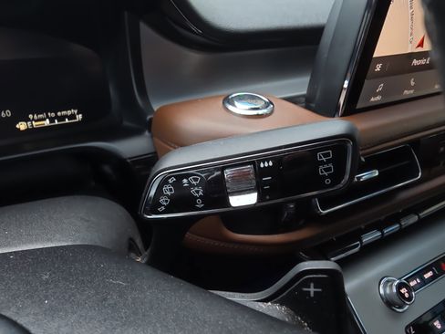 Used 2020 Lincoln Aviator Reserve w/ Equipment Group 202A image 18