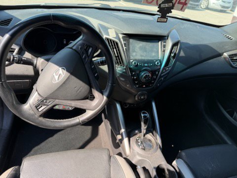 Used 2017 Hyundai Veloster Turbo FWD image 9