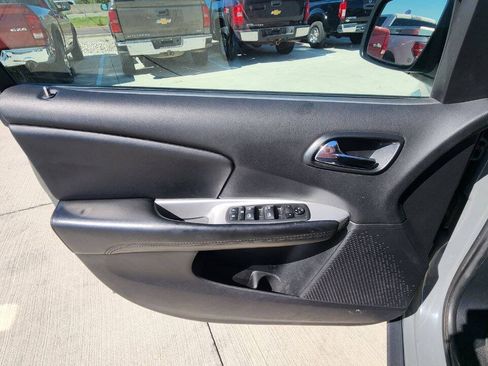 Used 2019 Dodge Journey SE FWD image 11